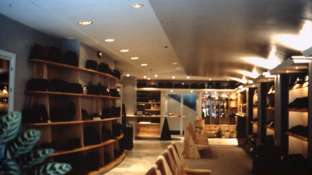 Nueva Imagen Comercial, Mobiliario y Tiendas para la Franquicia El Caballo