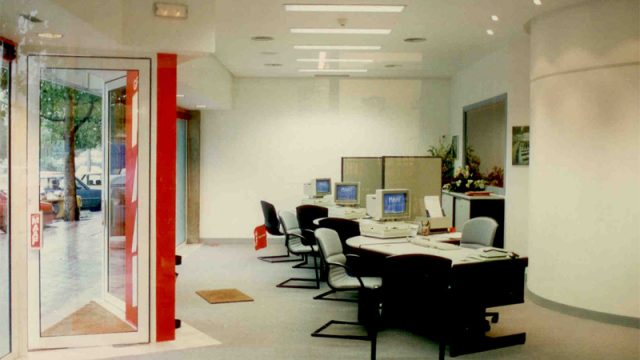 Imagen Comercial y Oficinas para la Implantación en España de MAAF Seguros. Sevilla